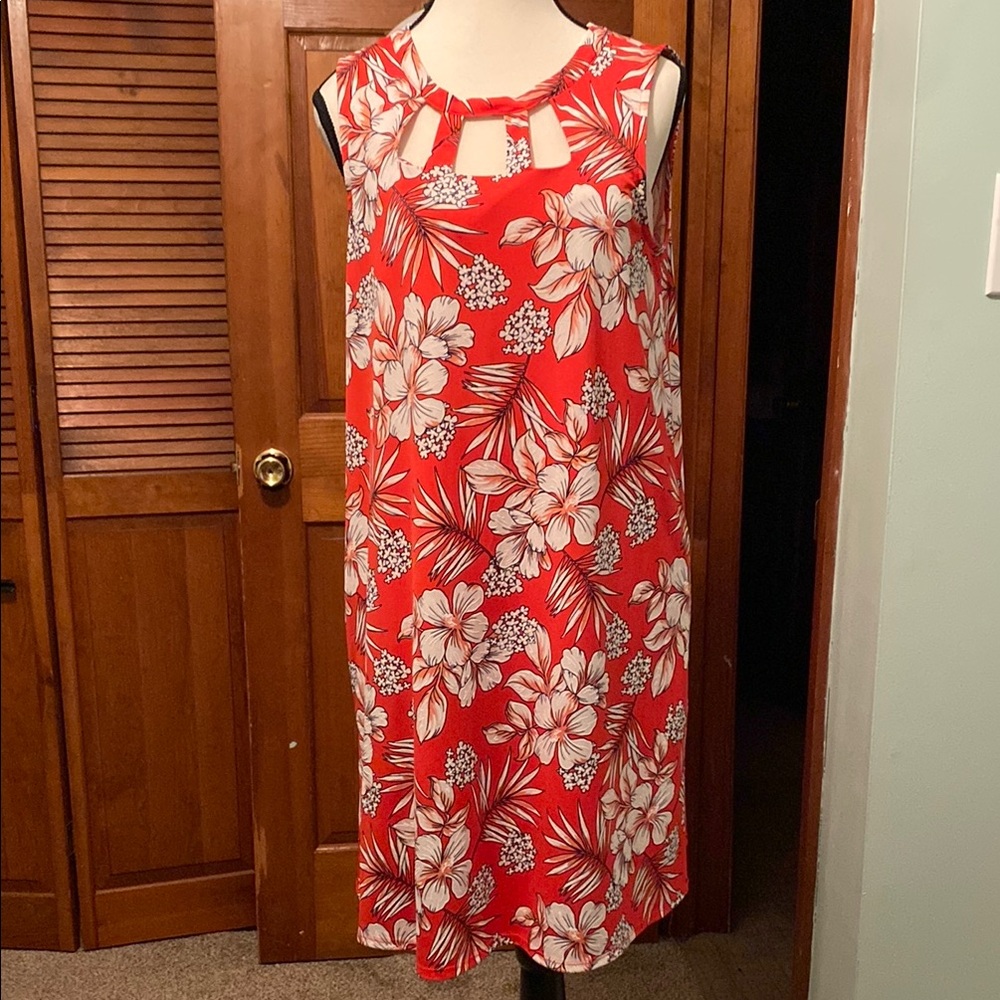 Dress Sleeveless summer dress w/Cut Out front w/pockets pretty Hawaiian floral